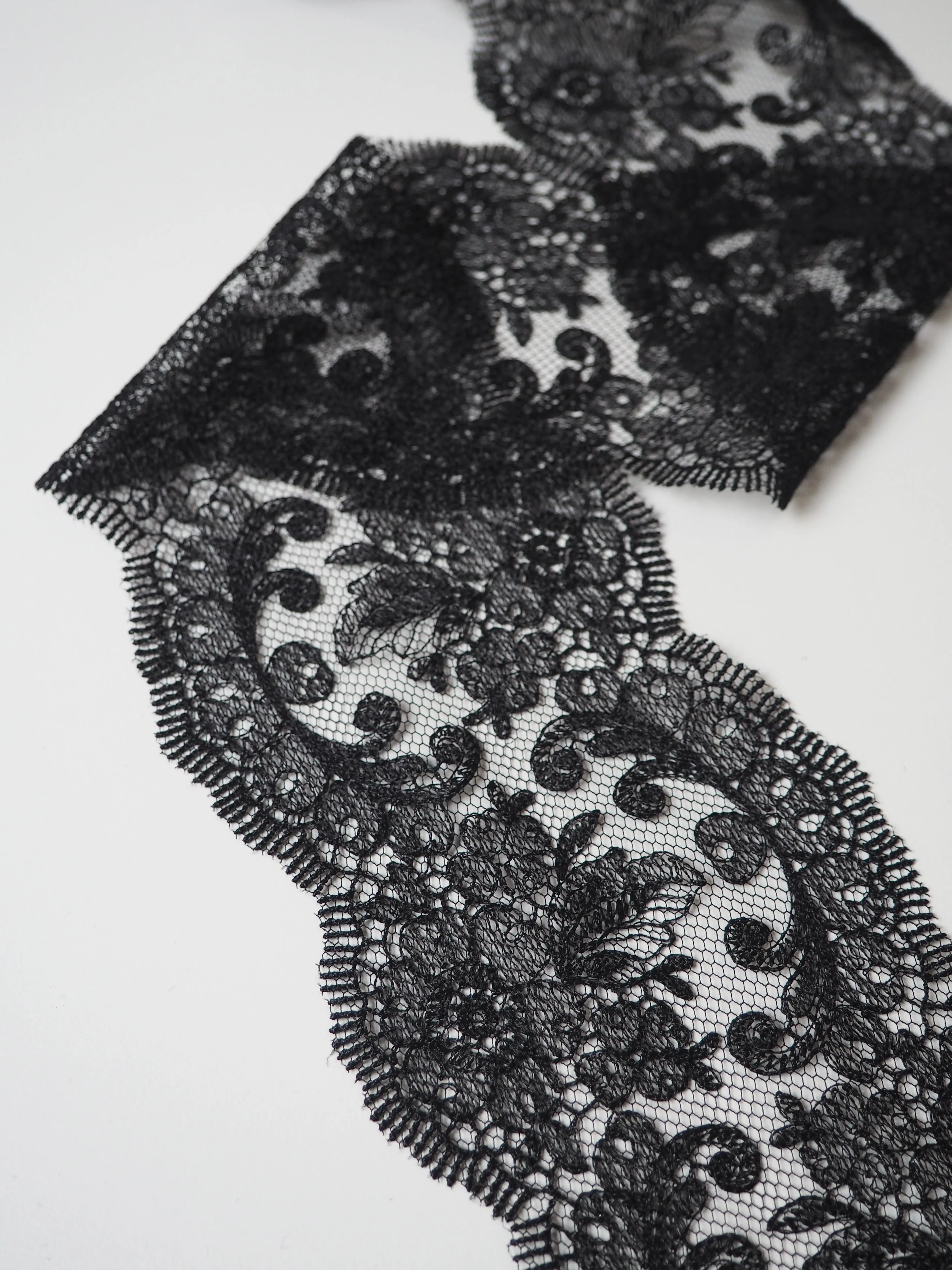Black Filigree Corded Scallop Lace Trim 10cm