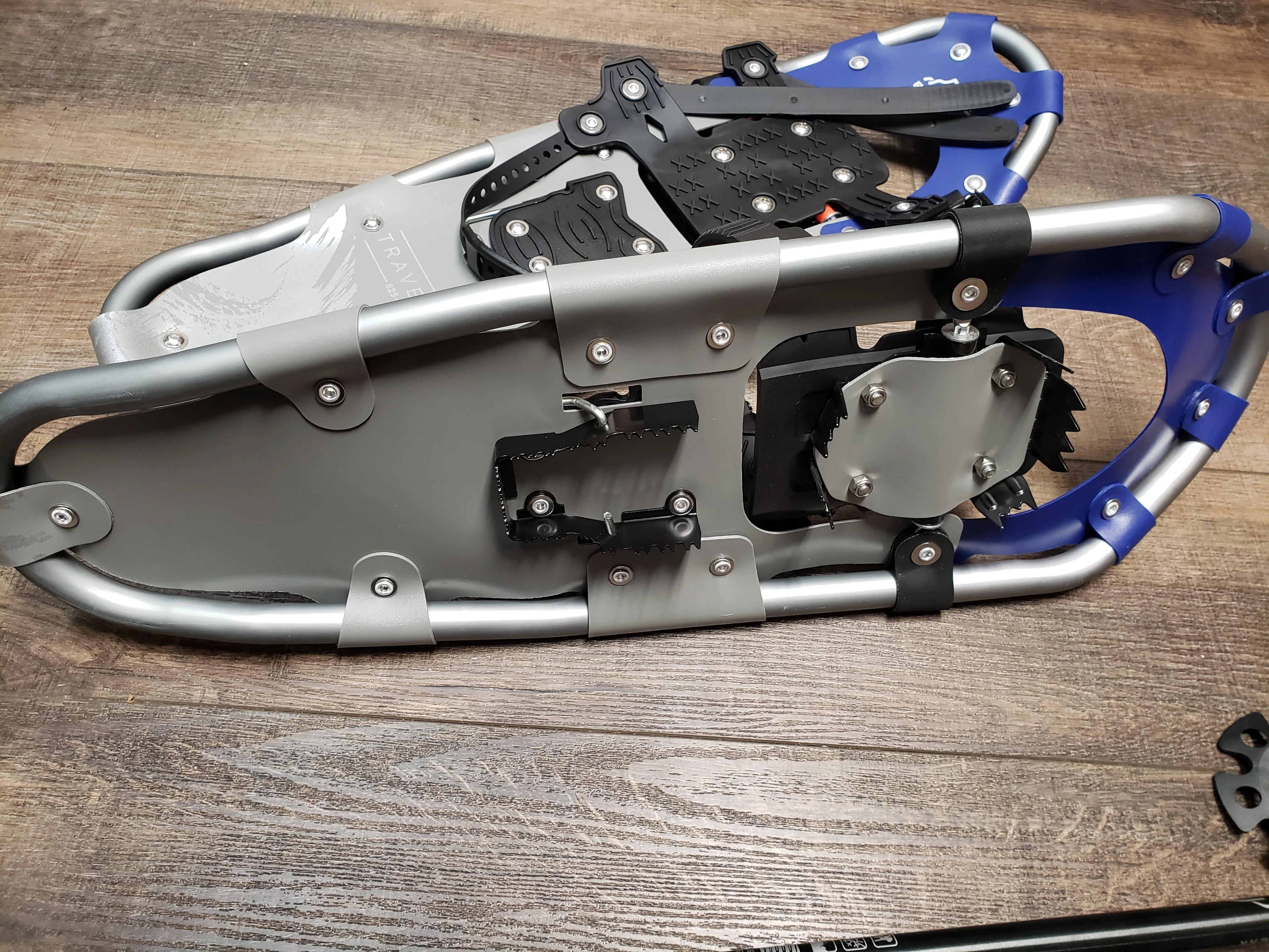 Emory Peak Traverse snowshoes w/ poles and bag 25 in
